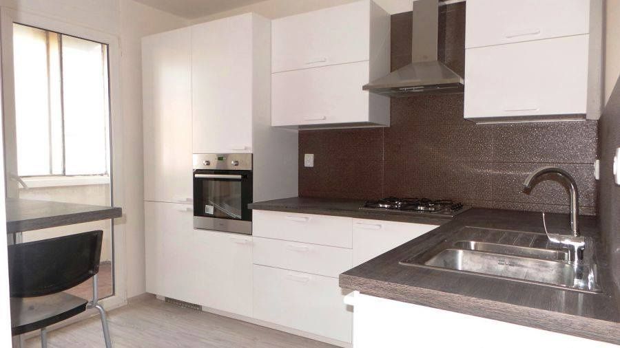 Nehnutelnost Dom - realít Vám ponúka na predaj novozrekonštruovaný 3 izbový byt na ulici Lietavská v Petržalke