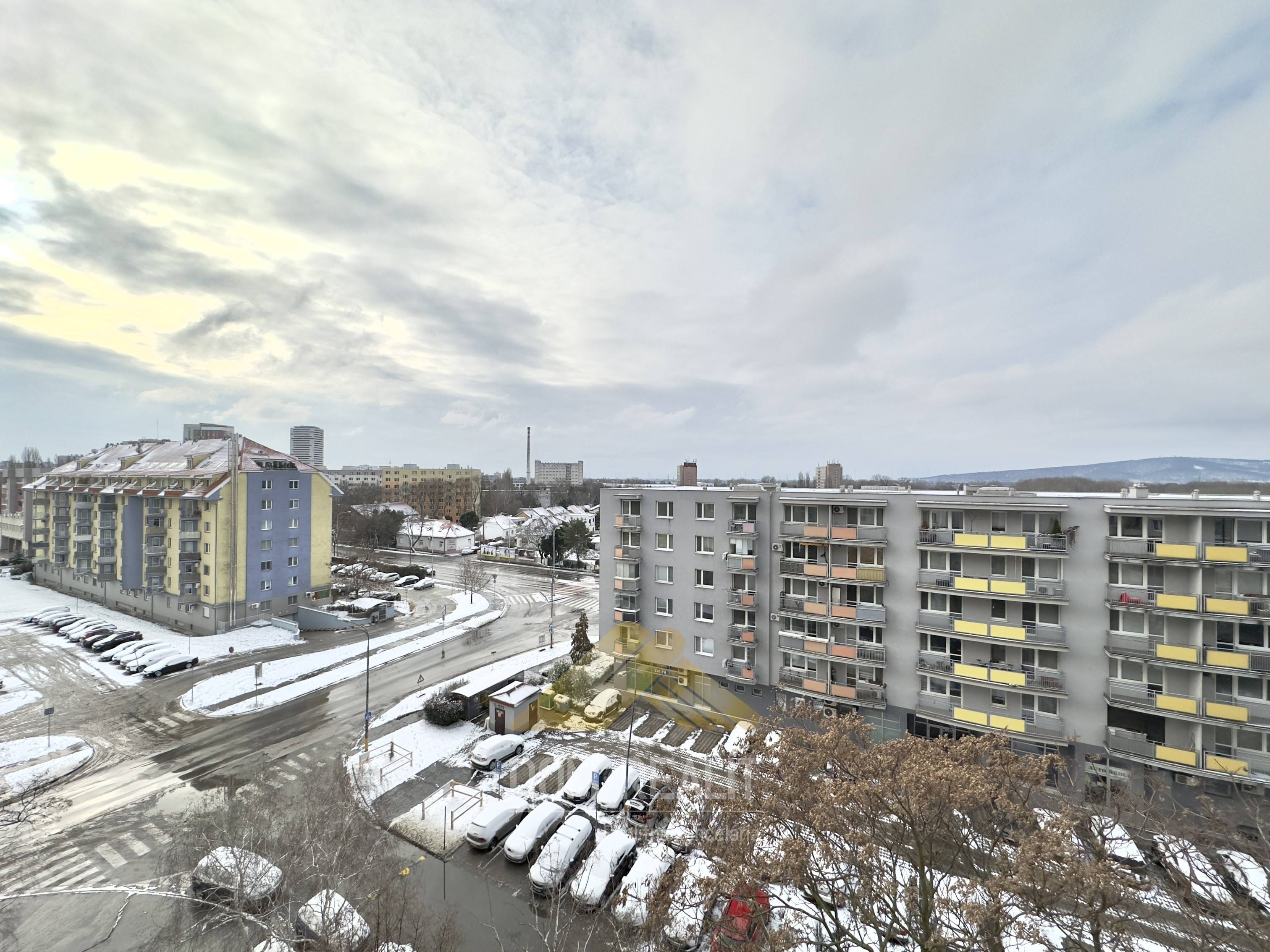 Nehnutelnost DOM-REALÍT ponúka 3izb byt na Pečianskej ul. v Petržalke