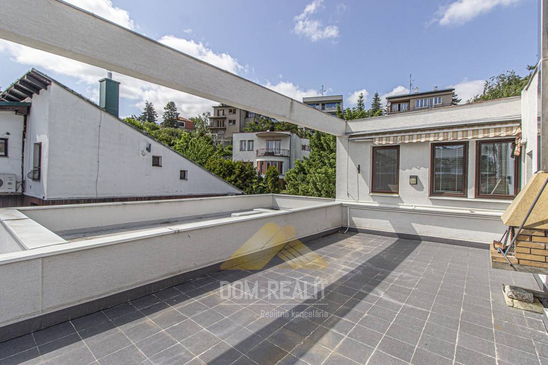 Nehnutelnost DOM-REALÍT, - 3,5-izbový byt s veľkou terasou a výhľadom na Hrad