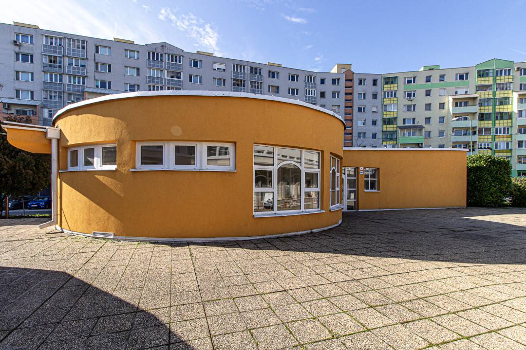 Nehnuteľnosť DOM-REALÍT, - Obchodný/prevýdzkový objekt na sídlisku v Karlovej Vsi