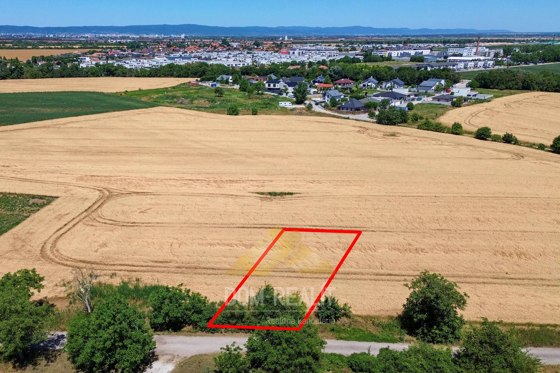 Nehnutelnost DOM-REALÍT,- Perspektívny pozemok, Dunajská Lužná