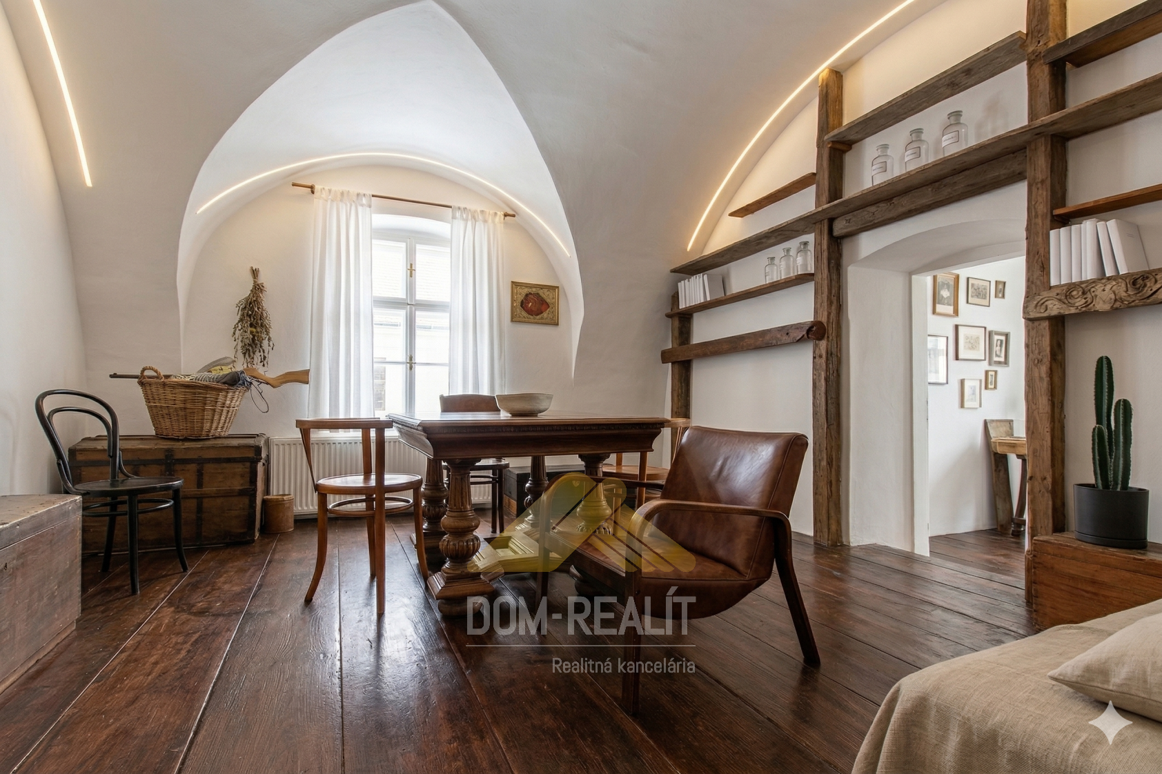 Nehnutelnost DOM - REALÍT,- ponúka na predaj Meštiansky dom priamo v centre Sv. Jura