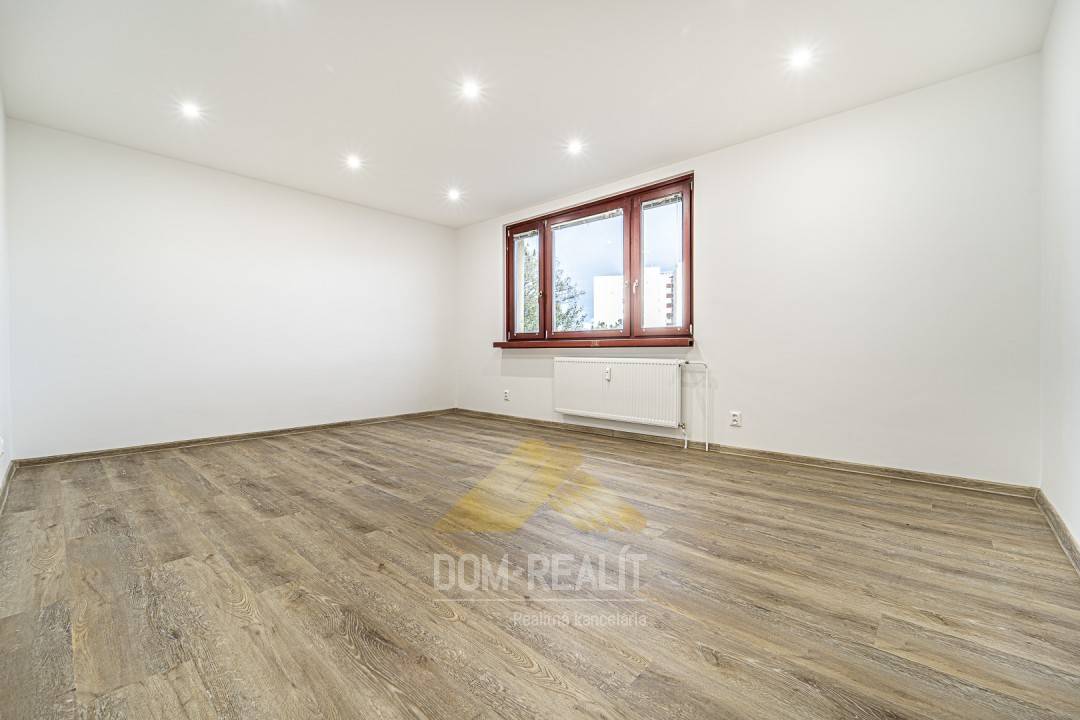Nehnutelnost DOM-REALÍT ponúka na prenájom zrekonštruovaný 3izbový byt na Romanovej ulici