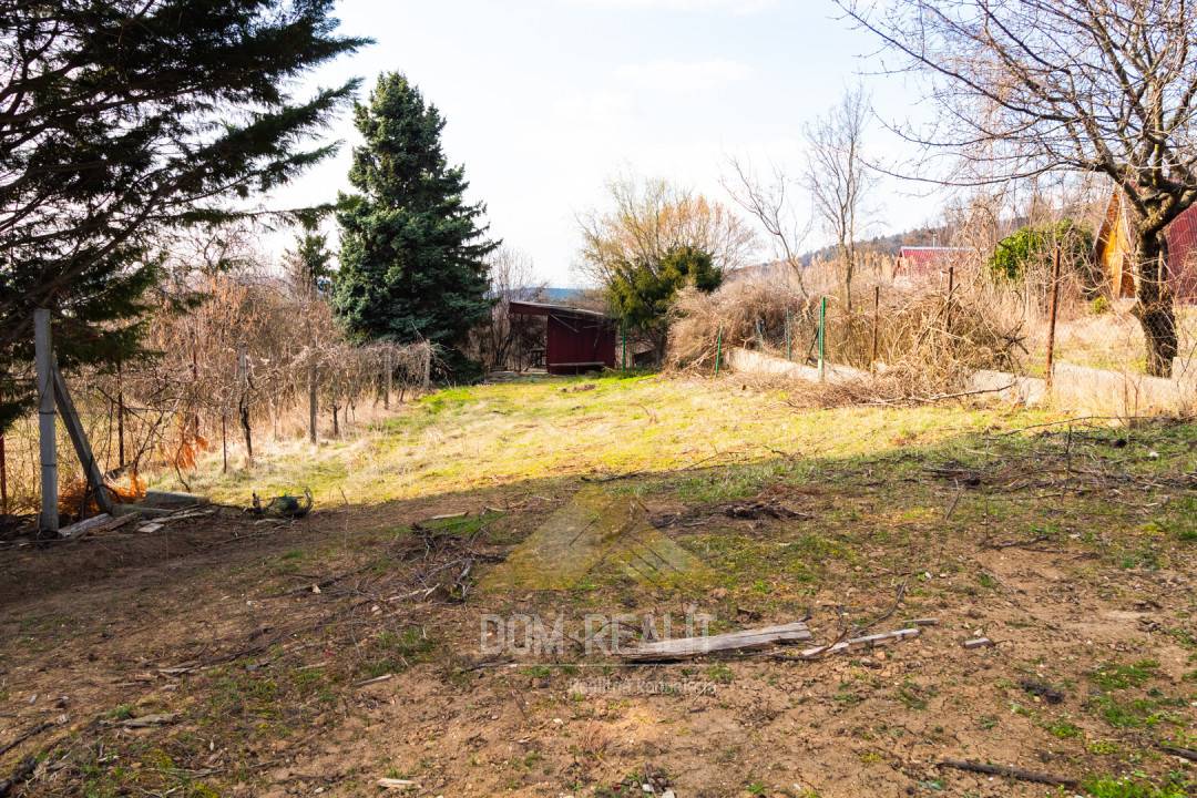 Nehnutelnost DOM-REALÍT,  ponúka pozemok na Zobore -Nitra