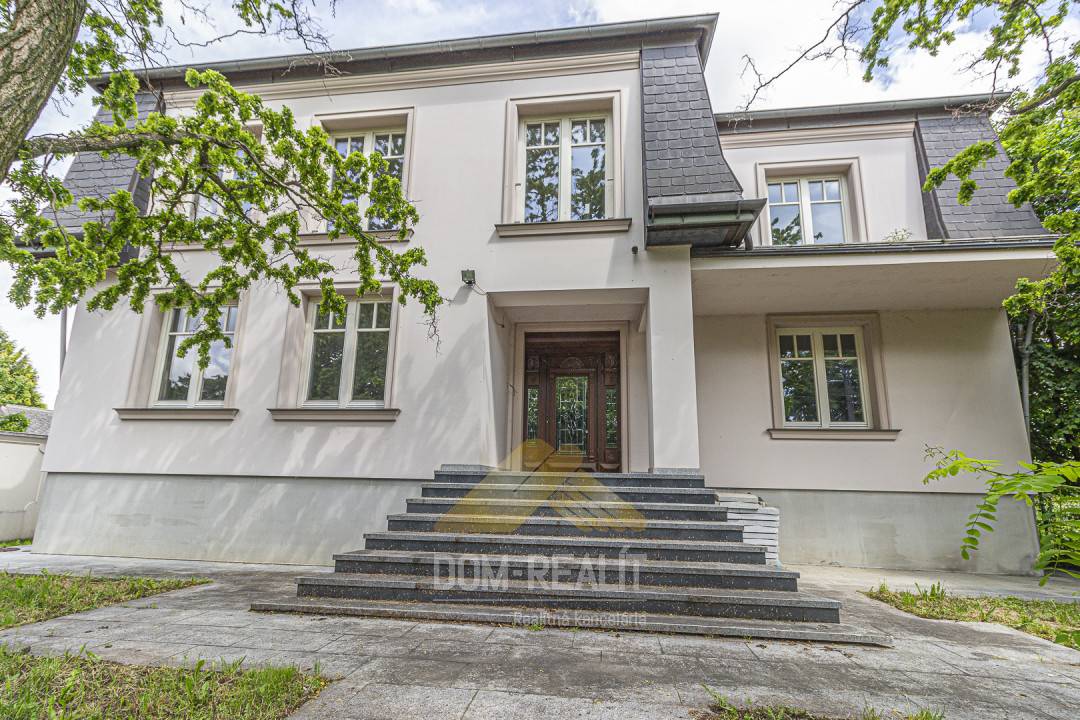 Nehnutelnost DOM-REALÍT, - Priestranná nehnuteľnosť (687m2) na rezidenčné/komerčné využitie