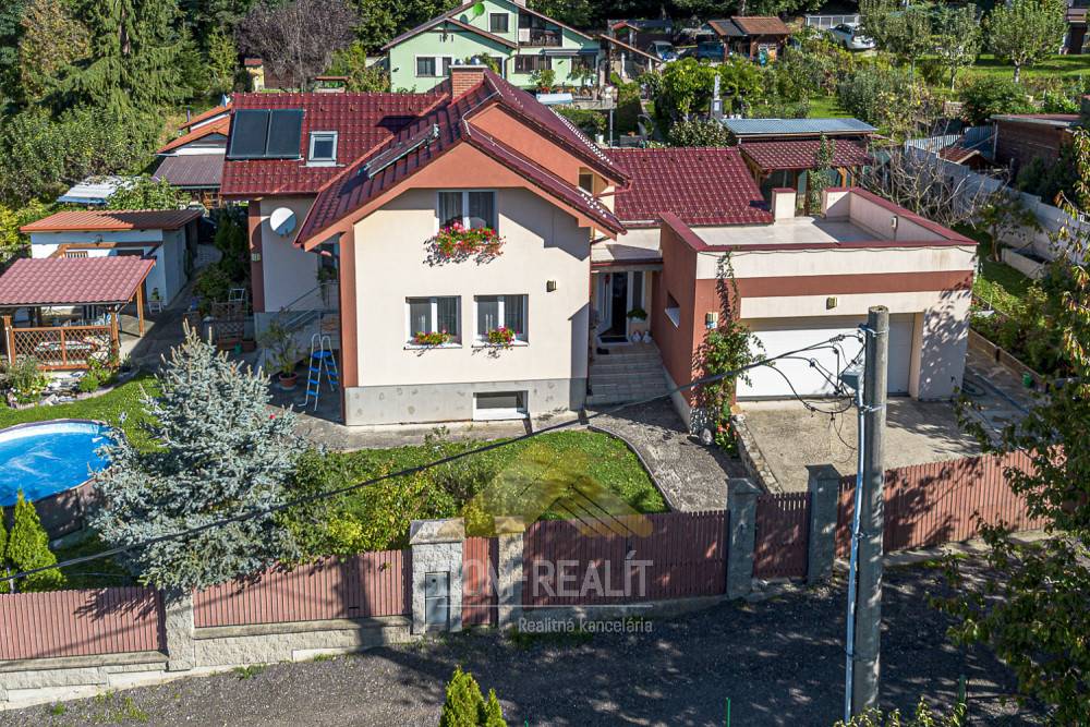 Nehnutelnost DOM-REALÍT, - Priestranný 6 izbový RD s dvojgarážou pri lese