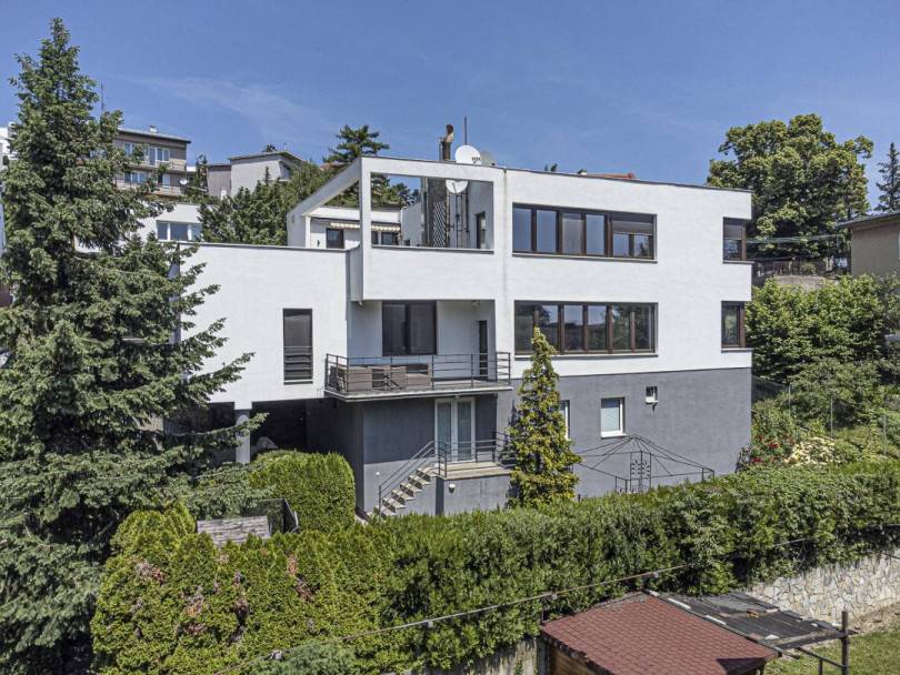 Nehnutelnost DOM-REALÍT, - Rezidencia na prenájom